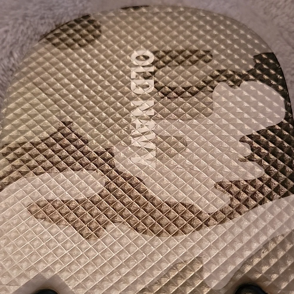 OLD NAVY Gray Camo Flip Flop Sandals - Size L
